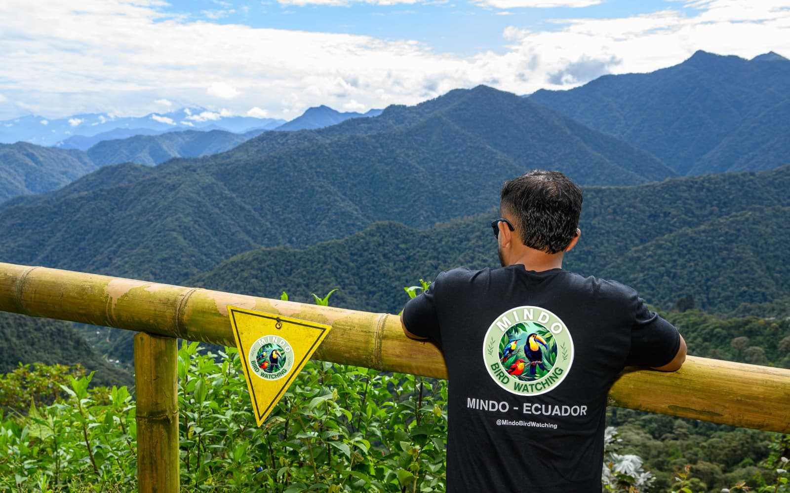 Cloud forest scenery and birdwatching environment in Mindo